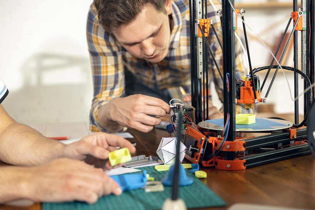 Developing products with plastics for a small Amazon business owner based in California involves several strategic steps, particularly when working with local plastic manufacturing companies like Jet Mold Products Inc.